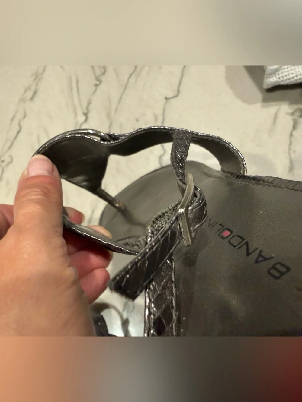 Bandolino Metallic Snakeskin T-Strap Sandals Size 10M Silver Black Buckle